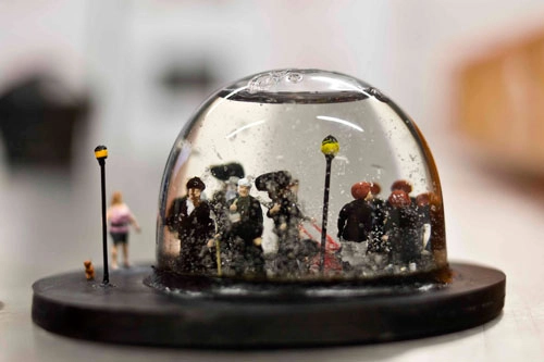 Globe with 100 Ct of diamonds (Arno Heer